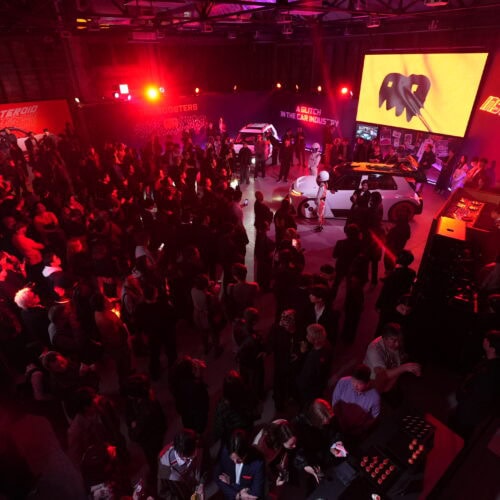 クルマの発表会としては珍しいクラブのようなイベント