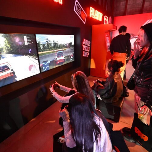 ゲームコーナーやプリクラを思わせるフォトブースも