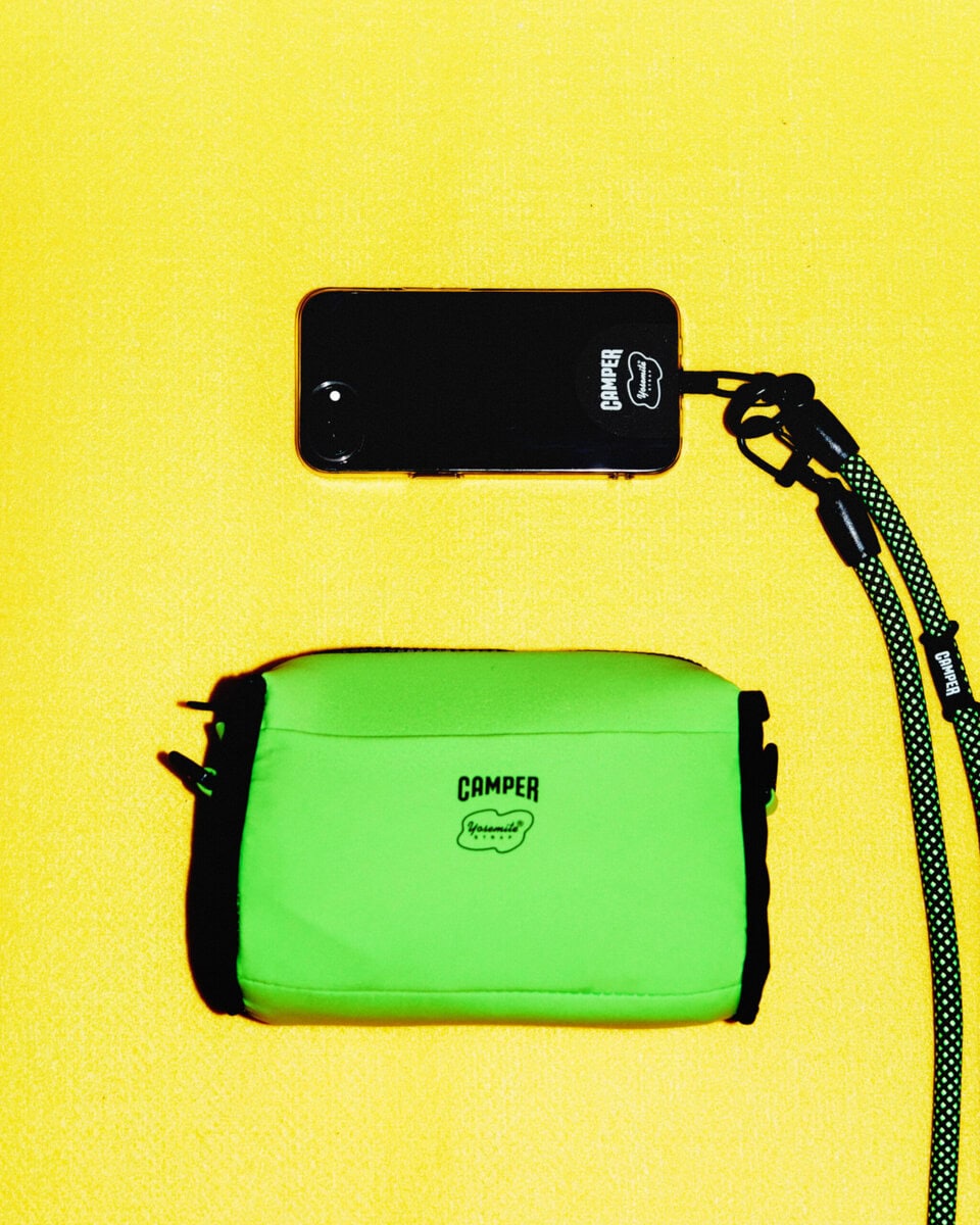 コラボレーションストラップは、外皮はポリエステルで中芯にサステナブル素材を用いた日本製の特注ロープを使用。ライトグレー×ベージュ、オレンジ×ネイビー、ネオングリーン×カーキの3色展開。