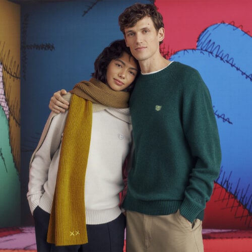 全てのアイテムにKAWSのXX モチーフやアイコニックなCOMPANIONをあしらい、アートとファッションの融合を表現した。誰もが自分らしいスタイルでホリデーシーズンを楽しめる、カラフルで暖かいラインナップとなっている。