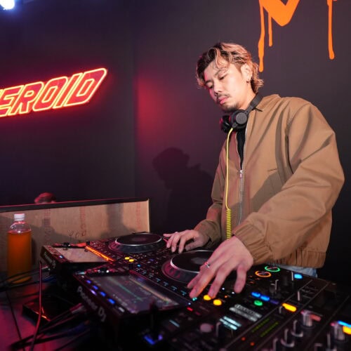 DJ SO-SO とDJ Ryotaがパフォーマンスを実施