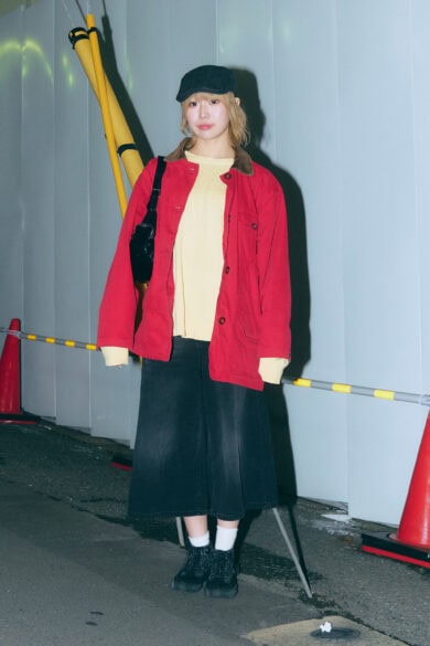 【スナップ】濃淡を効かせたレッド×イエローの配色を、ポイント配置したブラックで引き締める