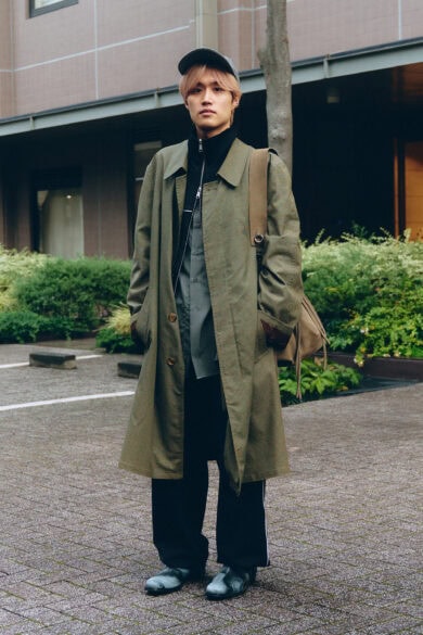 【スナップ】キャップ、インナー、シューズのさりげないシンクロ。スポーティーすぎないトラックスーツの着こなし好例