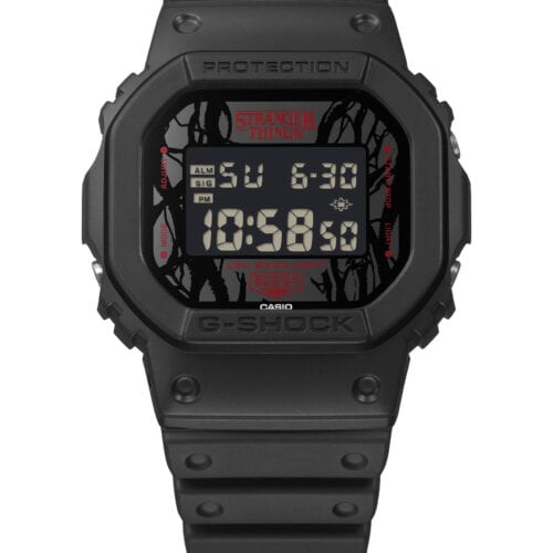 ダイアルには、シリーズの強敵・ヴェクナを象徴するVINES(ツタ)をデザインし、「LED BACKLIGHT」の「A」を反転させることで、表と裏の世界を表現。