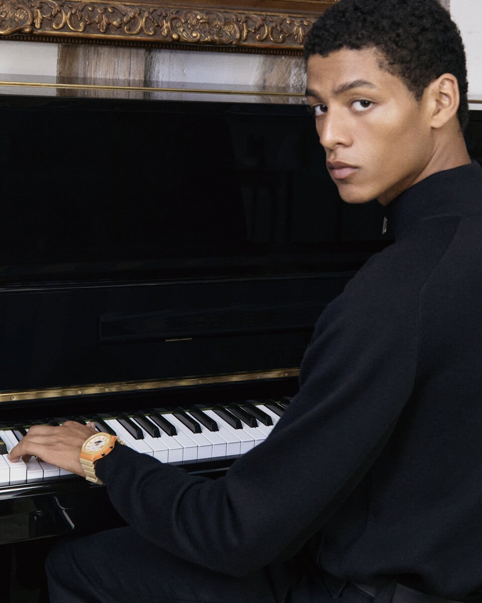 両ブランドが共通して大切にするクリエイティビティ、クラフトマンシップ、そしてアーバンなエネルギーを称えるコラボレーション作。クラシックでありながら先進的なデザインを通じて、“Paris-meets-Tokyo”のライフスタイルを体現した。