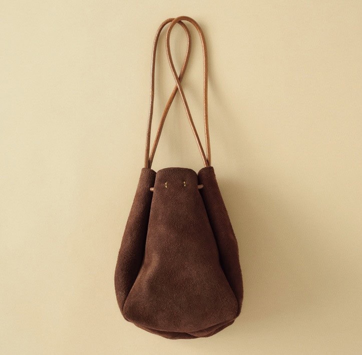 イル ワンエイティ
のブラウンの巾着バッグ