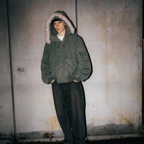 フライトジャケットの名作N2-Bをベースに製作した新型ミリタリージャケットが登場する。