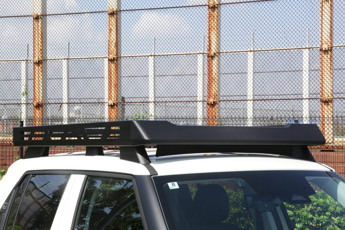 300㎏まで積載可能な専用ルーフキャリアを装着