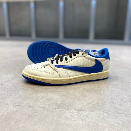 Travis Scott × fragment design × Nike（トラヴィススコット × フラグメントデザイン × ナイキ）のエアジョーダン1 ロー OG 