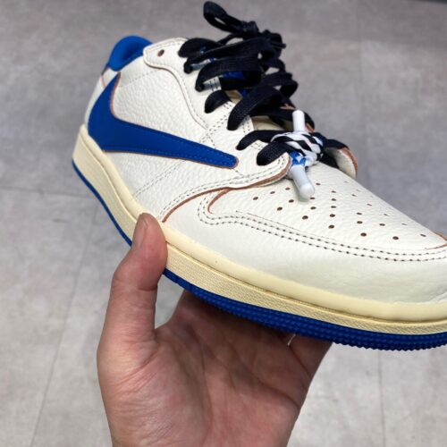 Travis Scott × fragment design × Nike（トラヴィススコット × フラグメントデザイン × ナイキ）のエアジョーダン1 ロー OG 