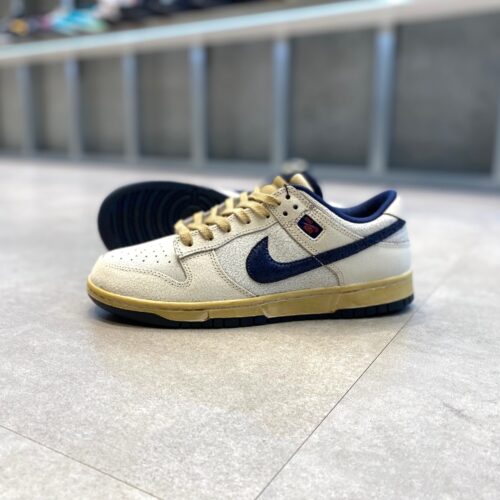 Stranger Things × Nike（ストレンジャー・シングス × ナイキ）のダンク ロー “ファントム/ミッドナイト ネイビー”