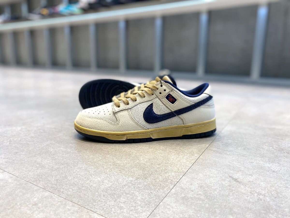 Stranger Things × Nike（ストレンジャー・シングス × ナイキ）のダンク ロー “ファントム/ミッドナイト ネイビー”