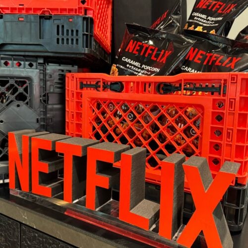 Netflix監修のクールなパッケージ!人気商品も限定仕様に変身