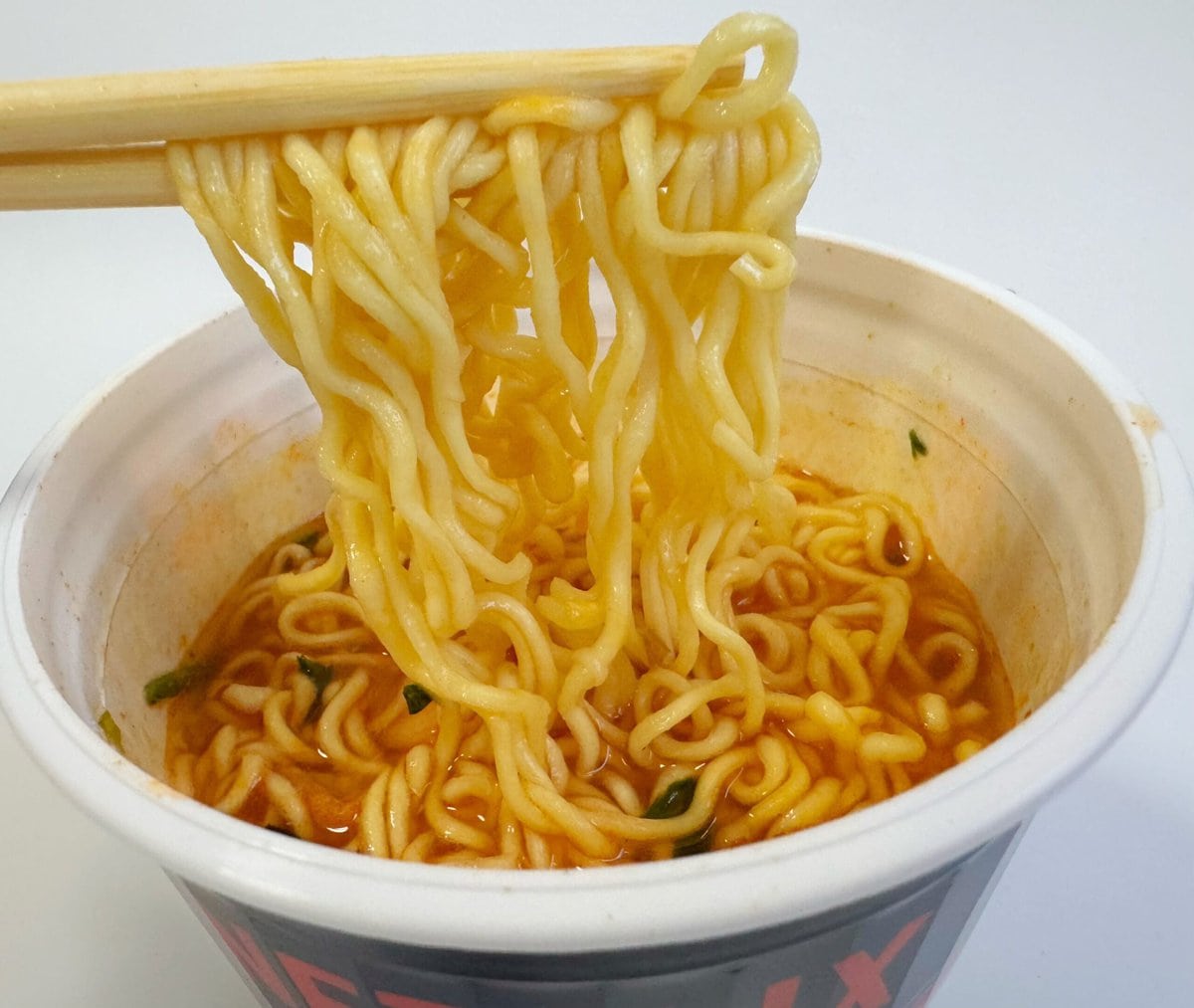 あさり、魚醤のうまみをベースに唐辛子の辛味をしっかりと感じる辛いモノ好きにはたまらない激辛ラーメンです。