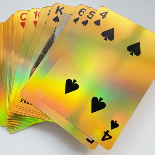 トランプは全てピカピカのゴールドで、なにやらある数字にだけデザインが入ってるぞ……?