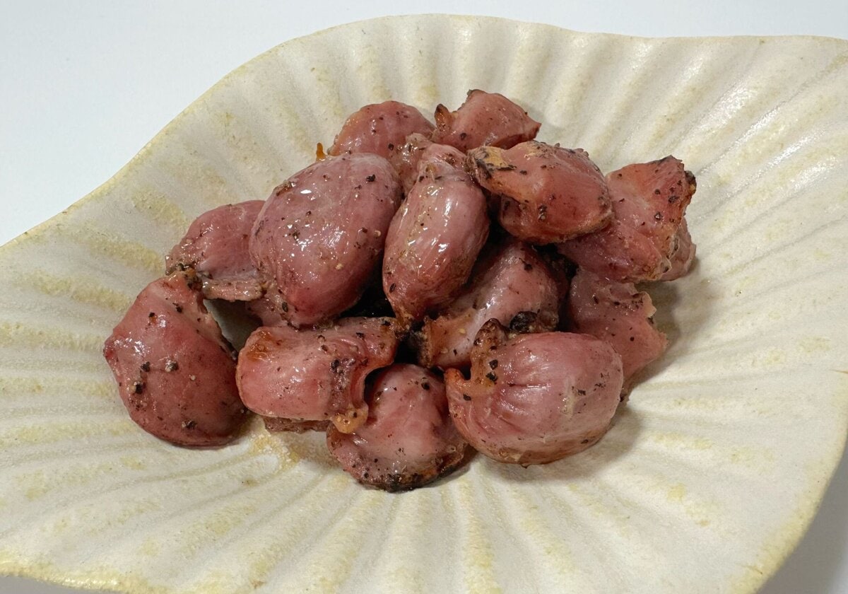 見つけたら即買いしてほしいのがこちらの「砂肝塩焼」。丁寧に下処理をした鶏砂肝を特製スパイスで味付けし、直火で香ばしく焼き上げたおつまみにもぴったりな逸品