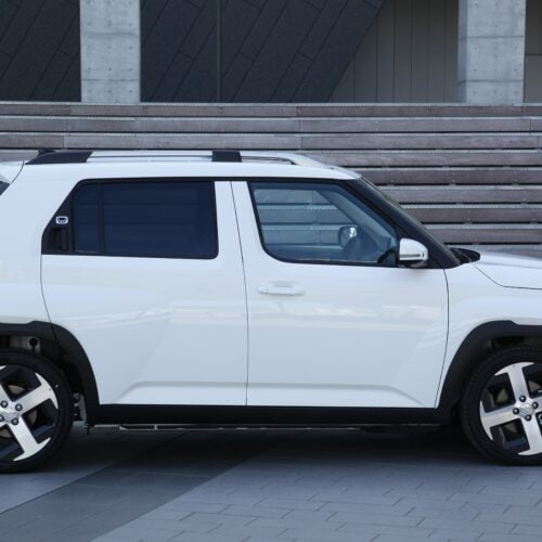 インスターのボディサイズは全長3830㎜全幅1610㎜全高1615㎜となっていて、日本の軽自動車に比べるとちょっと大きめ