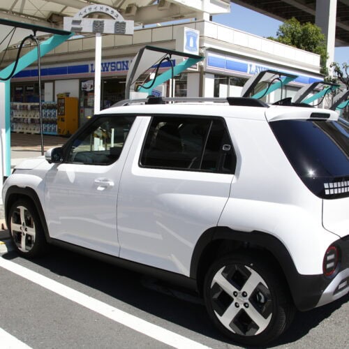 インスターの特徴的なポイントは電気自動車であること