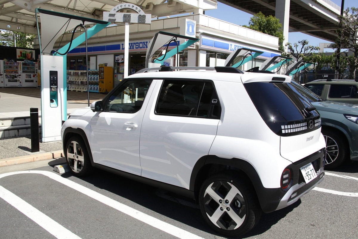 インスターの特徴的なポイントは電気自動車であること