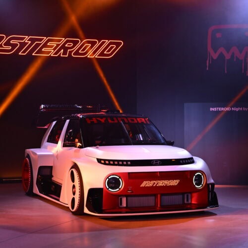 ゲームからインスピレーションを得たインスタロイドは「作って、壊して、を繰り返す」という「Glitch(グリッチ)」の精神と「ガレージで組み立てられたマシン」というゲームプレイヤーが思い描いたかのような思想が反映