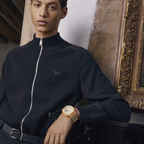 パリのオスマン建築から着想したカラーパレットは、ナチュラルでニュートラルなカマイユ調のカラーをベースに、大胆なオレンジのベゼルをアクセントとして配置。パリの夕焼けのあたたかな光を思わせる仕上がりとなっている。