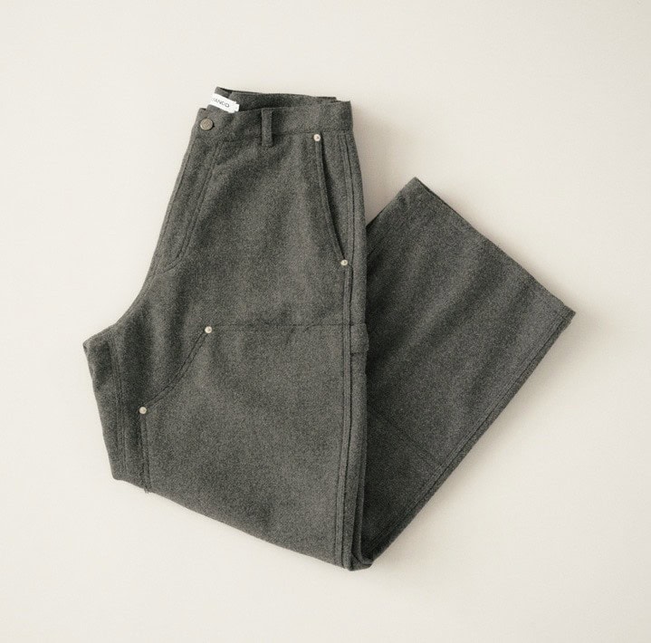 パラノイドのグレーパンツ