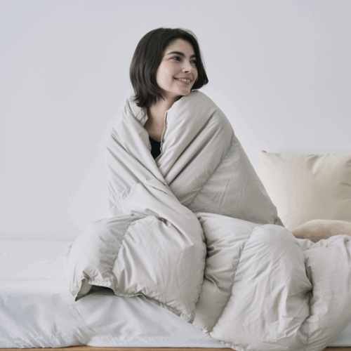 「ルームダウン」があったかくて最強！ TAIONが発明した800FPダウンの「着れる布団」が冬のゴロゴロ時間を最高に
