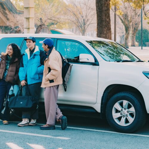 ショート丈とロング丈まで豊富なラインナップで、ライフスタイルに取り入れやすいデザインに加え、インサイドファスナーで着脱も容易。冬のアウトドア、そして日常のタウンユースまで幅広く活躍する万能ブーツとなっている。