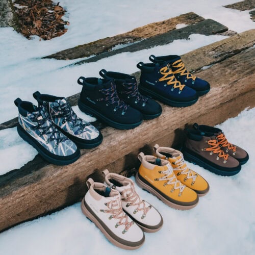 ライニングには、体の熱を反射して効率よく保温するコロンビア独自の熱反射保温テクノロジー「OMNI-HEAT INFINITY」を搭載。内側に配置されたゴールドのドットが熱を反射し、暖かさをキープしながら、ムレを逃して快適な履き心地に。