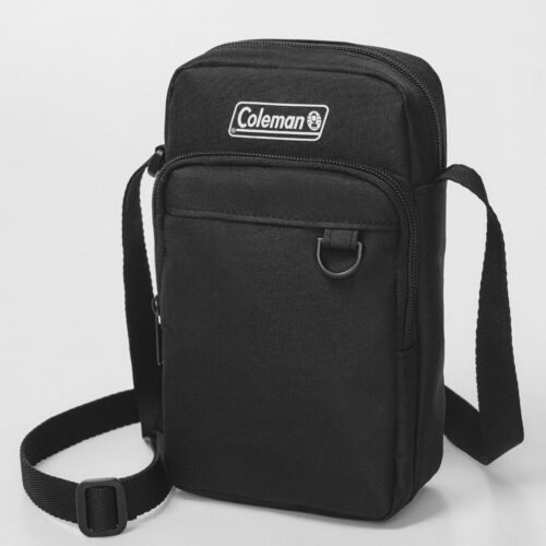 コールマンの「最強ショルダーバッグ」付録が話題沸騰！500mLペットボトルも長財布も入る、クールなオールブラック仕様【smart2月号 絶賛予約受付中】