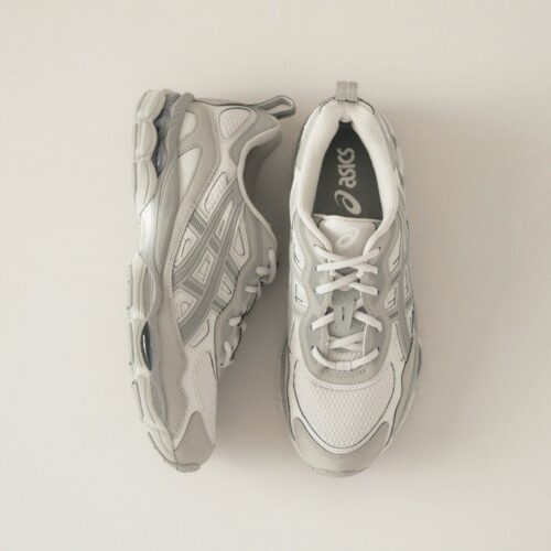 アシックスのグレースニーカー