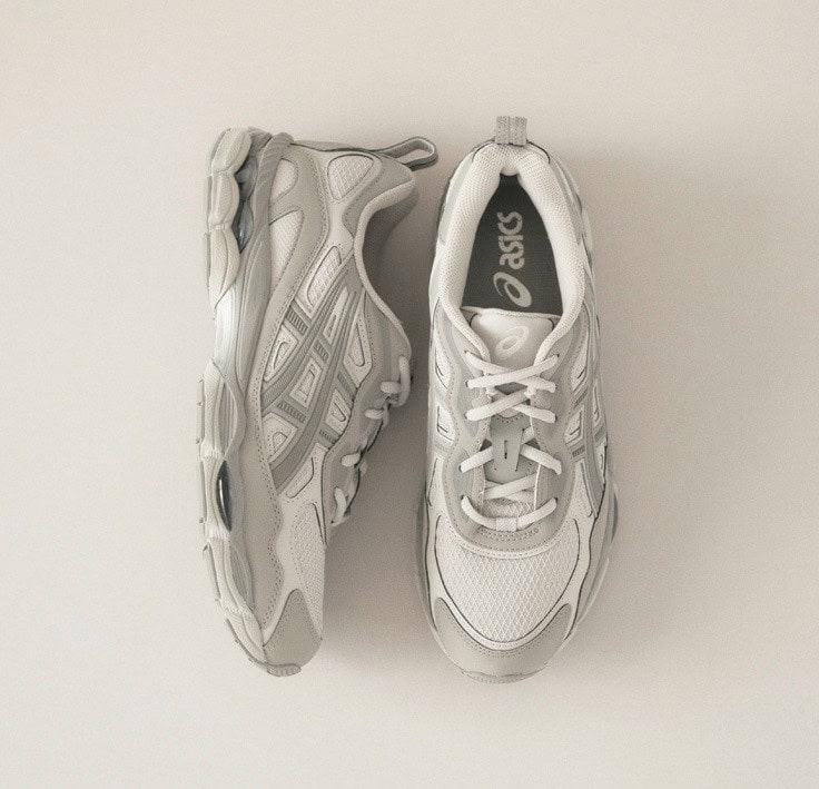 アシックスのグレースニーカー