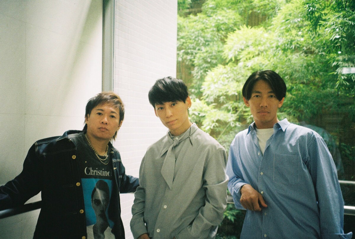 結成25周年を迎えたUVERworldが、記録映画『UVERworld THE MOVIE: 25 to EPIPHANY』に込めた想いとは。TAKUYA∞、真太郎、克哉の3人に話を聞いた。