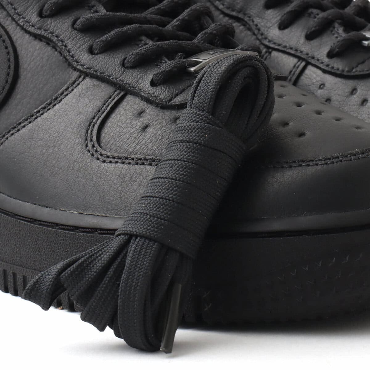 ナイキの「エア フォース 1 GTX ヴィブラム」¥25,850