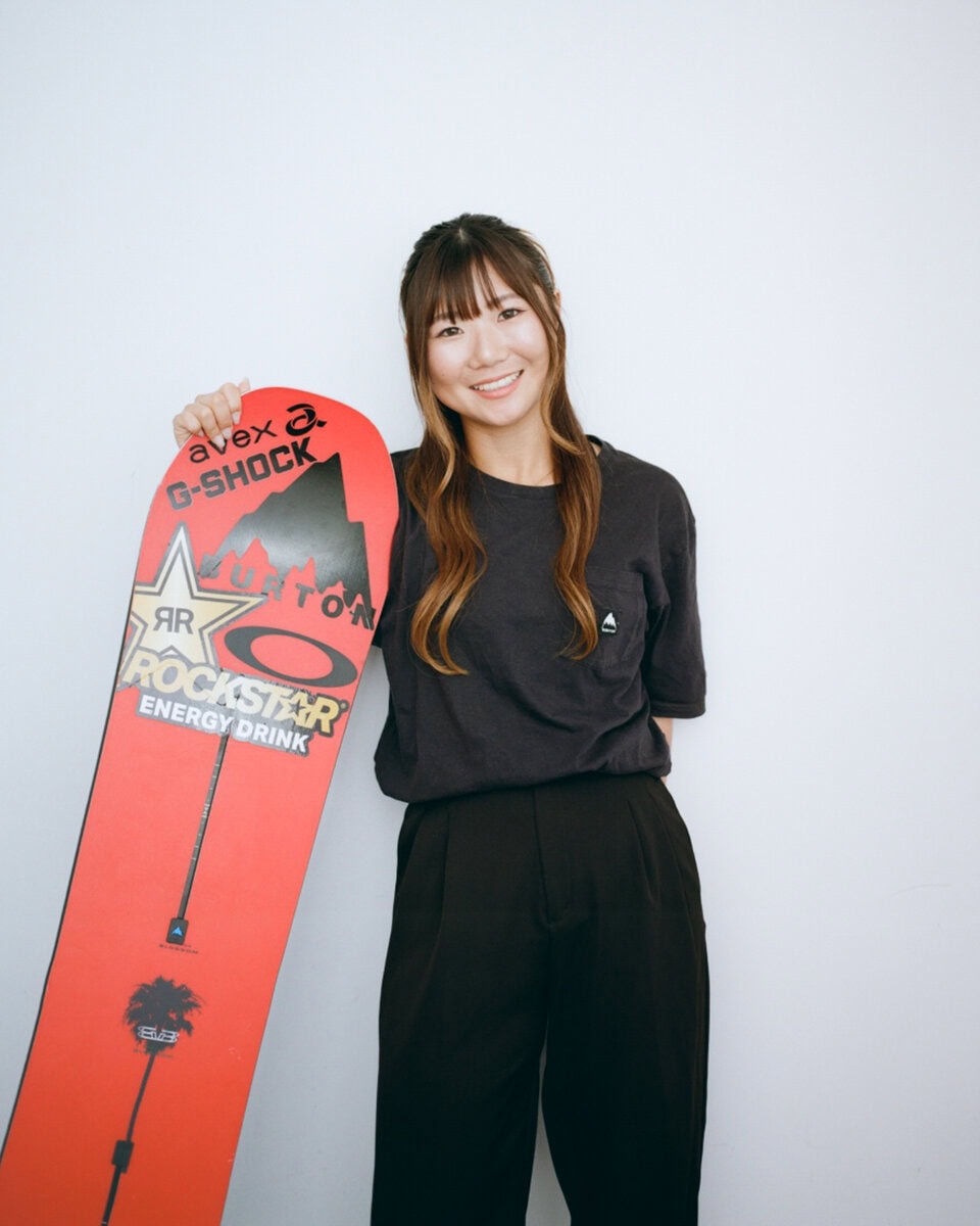 プロスノーボード選手の岩渕麗楽