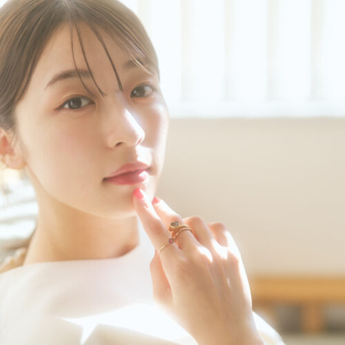 1st写真集『Sugarless』がロングセラーとなっている女優の鳴海唯