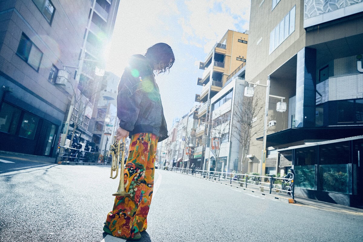 さらさ、NAGAN SERVER、S.A.Rなどと共演を重ねてきたジャズトランぺッター・寺久保伶矢