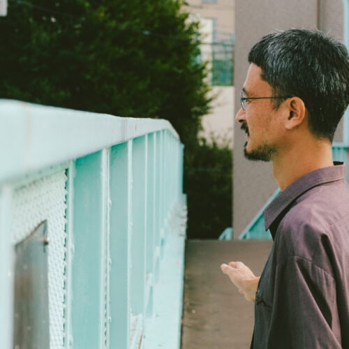 ペトロールズのギター＆ボーカルなど多彩な活動を見せる長岡亮介
