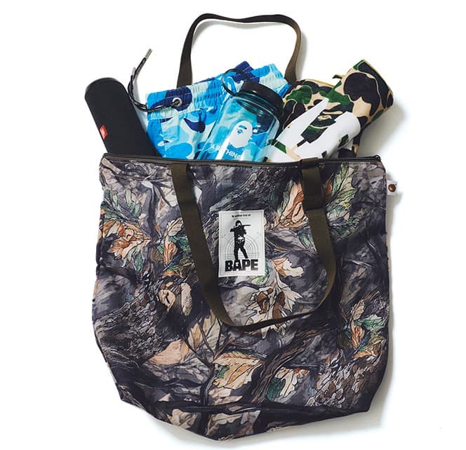 smart8月・9月合併号 特別付録 A BATHING APE®の「TREE EDGE CAMO ビッグトートバッグ」は、海やプールへでも使いやすい