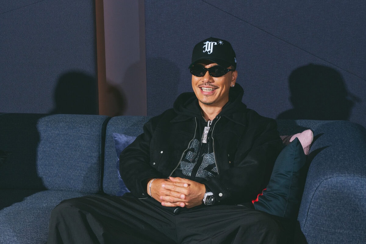 Netflixリアリティシリーズ『ラヴ上等』スタジオMCのAK-69