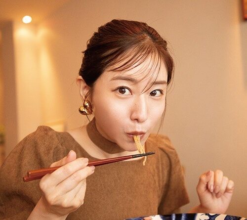 雑誌smart/田中みな実の連載「となりのみな実さん」episode 61 麺が好き! Guest・弘中綾香さん