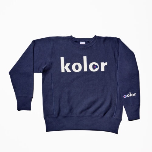 ブランドロゴは、kolorとChampion 両ブランドのロゴを掛け合わせた遊び心あふれるオリジナルネームが登場。今回のプロジェクトのために制作されたロゴデザインは、スウェットアイテムのワンポイントデザインとしてディテールを楽しめる形に。