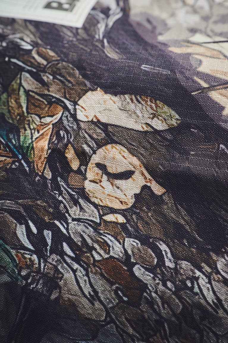 smart8月・9月合併号 特別付録 A BATHING APE®の「TREE EDGE CAMO ビッグトートバッグ」は、ブランドオリジナルのTREE EDGE CAMOパターン