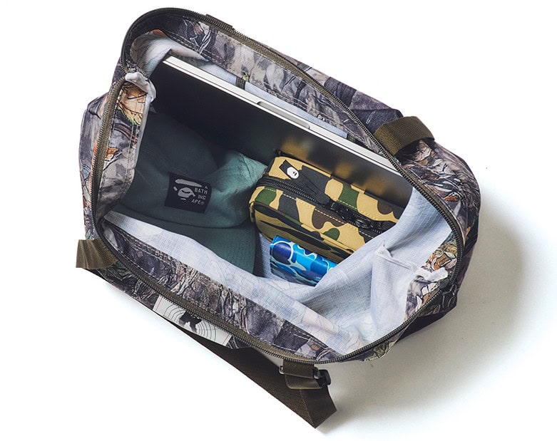 smart8月・9月合併号 特別付録 A BATHING APE®の「TREE EDGE CAMO ビッグトートバッグ」は、13インチPCもしっかり入るサイズ
