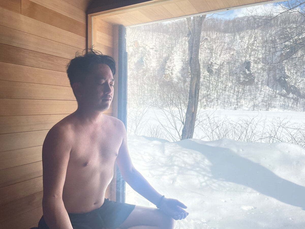 週8回サウナに行くガチサウナーが3秒でギブアップした“氷の水風呂”がヤバかった。さらに北海道くったり湖ならではの外気浴とは？