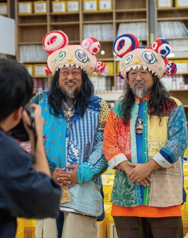 アーティスト・村上隆と、“弟”・村上隆二
(ロバート秋山)によるコラボレーションユニット・MM Bro.(エムエムブラザー
ズ)