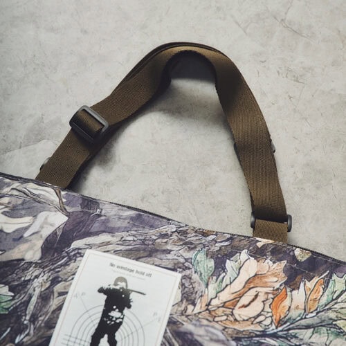 smart8月・9月合併号 特別付録 A BATHING APE®の「TREE EDGE CAMO ビッグトートバッグ」は、長さ調節が可能なハンドル。肩掛けも手持ちもOK！