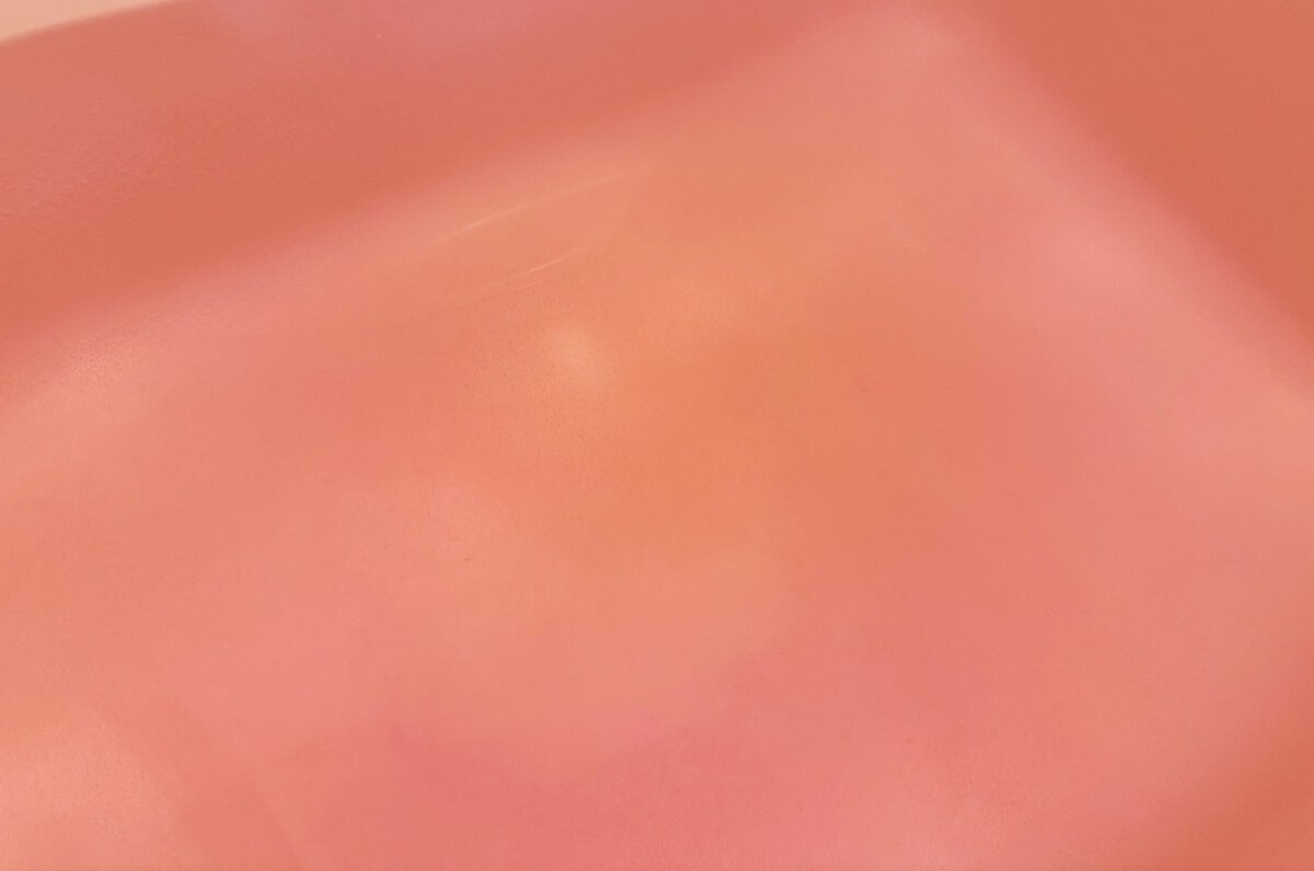 ざざっと浴槽に入れてみると、綺麗なピンク色に