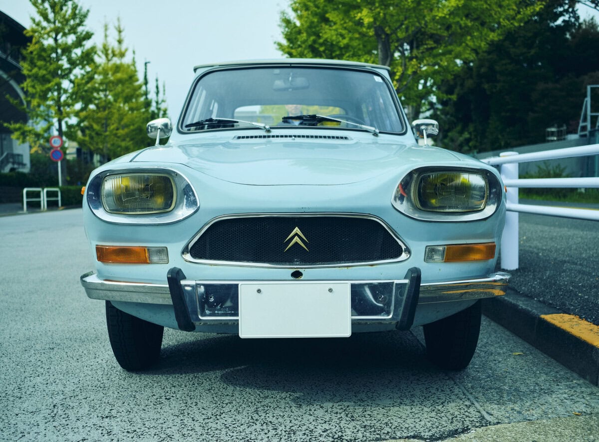 ジャルジャル後藤淳平の「欧州旧車」愛がすごすぎた！服部昌孝も驚く“洗練されたセンス”の正体と、3台維持を貫く独自の美学