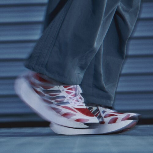 「アディダス昨年完売スニーカー再び」ADIZERO最新作がついにリリース！オールブラックの新色や昨年話題のレッドが登場